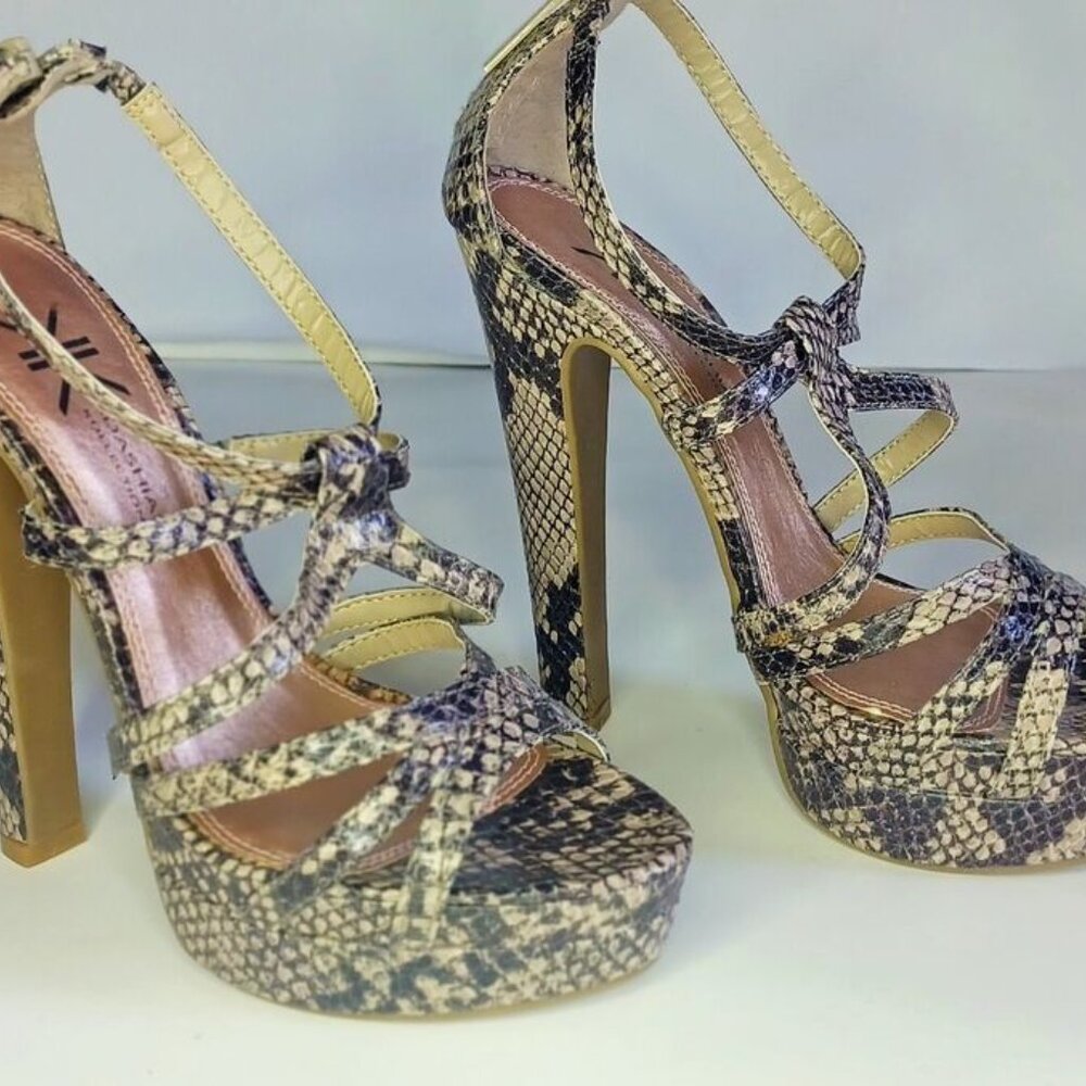 NEW KARDASHIAN KOLLECTION Tan Snakeskin PYTHON STRAPPY HEELS Rear Zipper, size 7